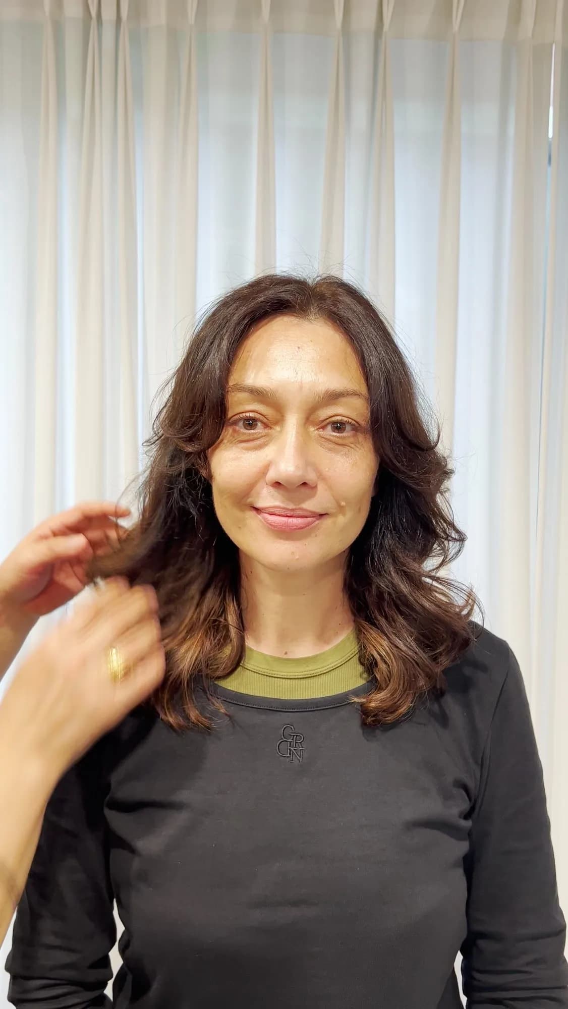 Oksana Prisyazhnaya with curls after a Korean perm